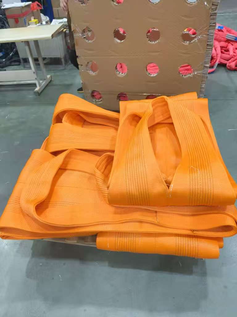 সর্বশেষ কোম্পানি ব্লগ সম্পর্কে ইউভি প্রতিরোধী, ঘর্ষণ নিয়ন্ত্রণ, এবং শক্তিশালী চোখ সমতল ওয়েবিং স্লিংগুলির জন্য পুনরায় কাজ হ্রাস করে